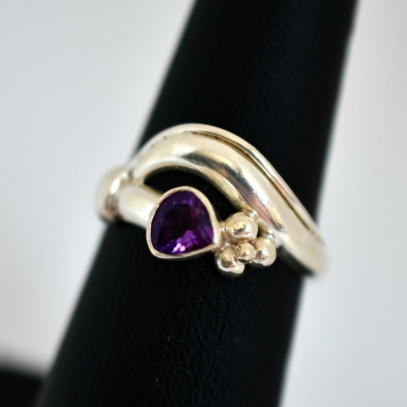 Sterling Silver & Amethyst Ring - Picture 2 of 7